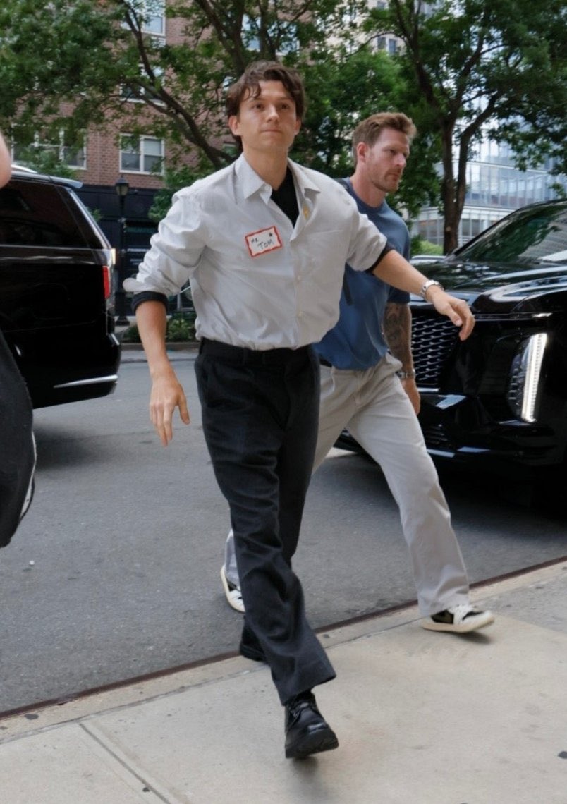 thomsupdates's tweet photo. Tom Holland filming for his guest role in “Celebrity Substitute” https://t.co/1YZ1reaQi9