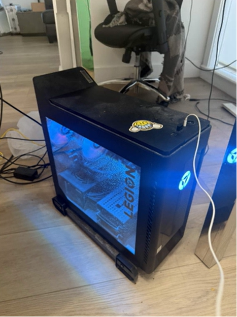 BradyGoosPC's tweet photo. who want me 👀😻 @microcenter @Lenovo https://t.co/N2IPjRoAxq