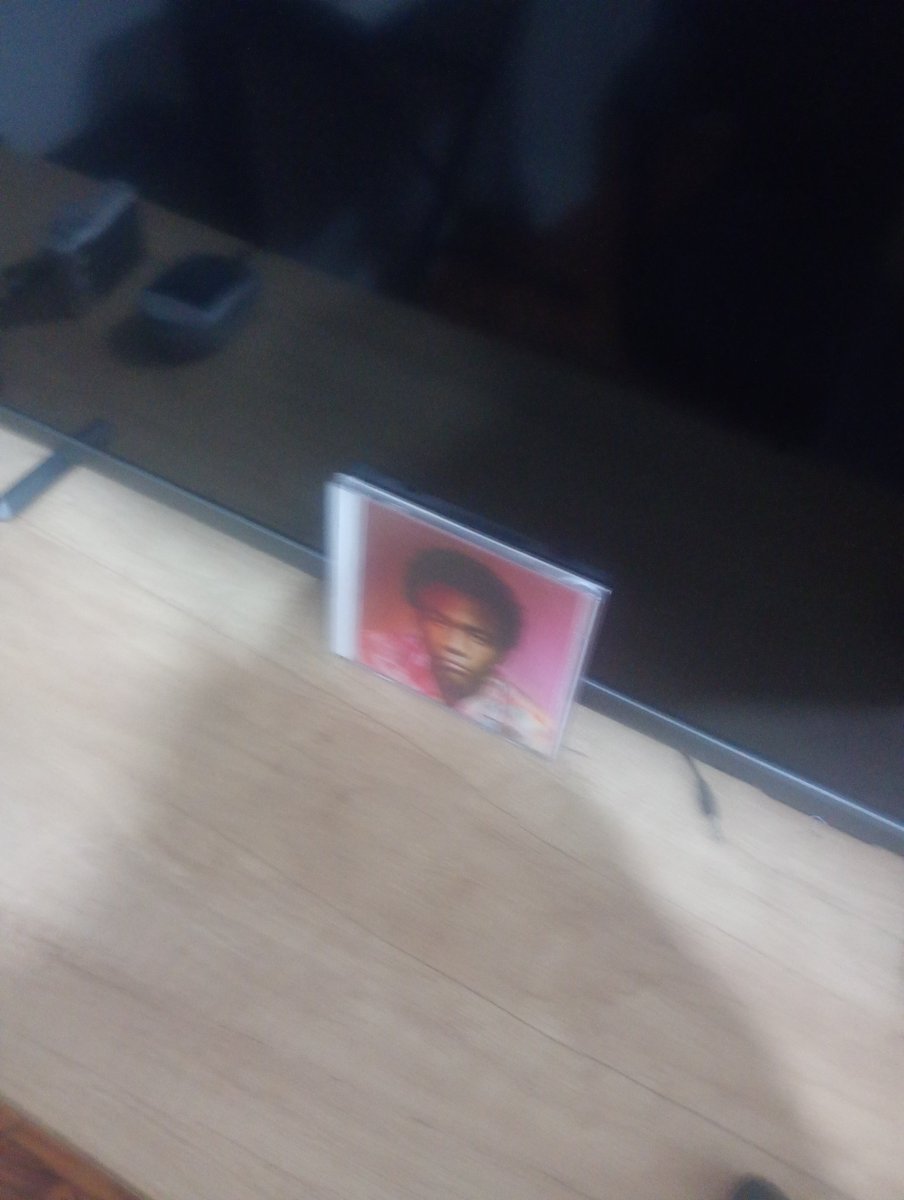 720pix's tweet photo. Now litsening to childish gambino https://t.co/x5AyRYFYXA