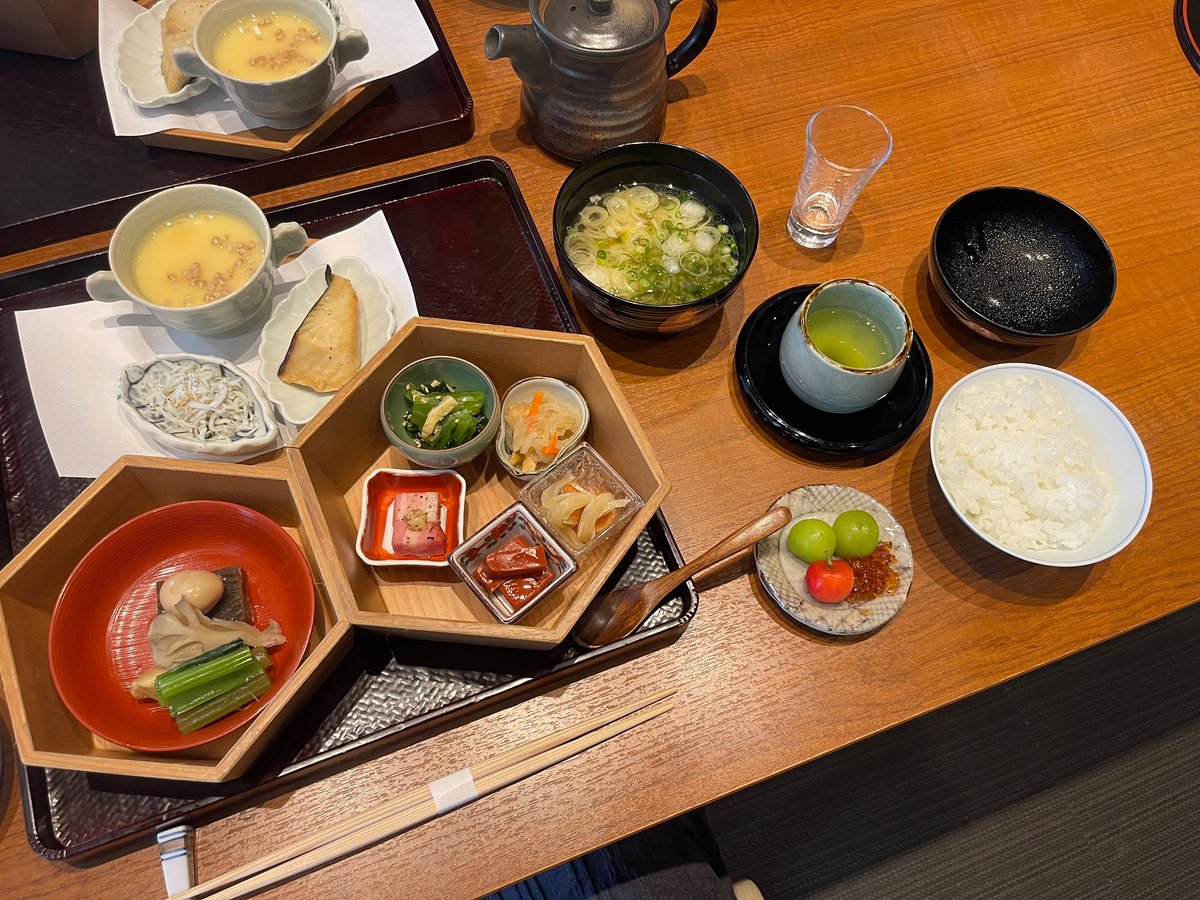 MasakadoY's tweet photo. 皆さま、おはようございます。本日はワクワクする旅館の朝食でスタートです。帰りたくないでござる！
＃時わすれの宿佳元　＃佳元
＃四万温泉 https://t.co/I0RH727Xl4
