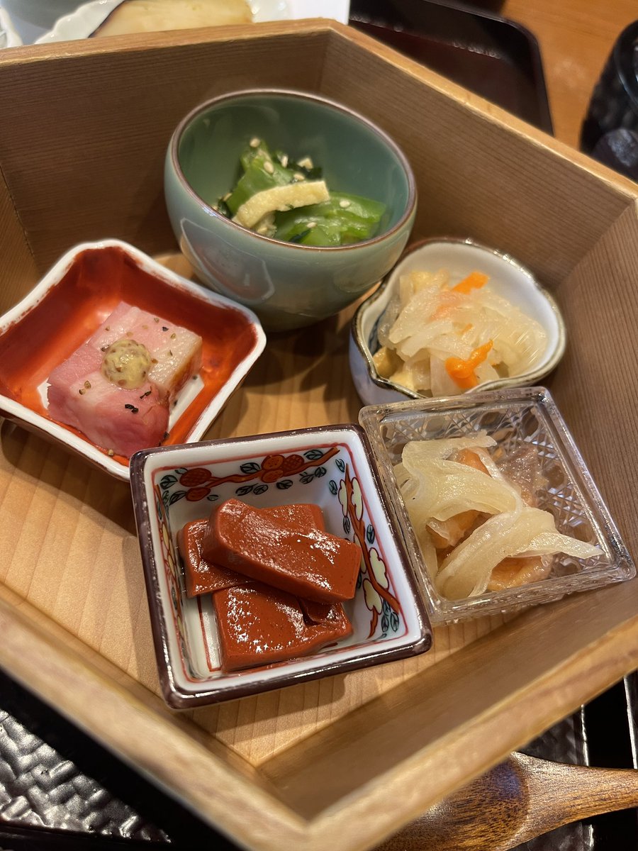 MasakadoY's tweet photo. 皆さま、おはようございます。本日はワクワクする旅館の朝食でスタートです。帰りたくないでござる！
＃時わすれの宿佳元　＃佳元
＃四万温泉 https://t.co/I0RH727Xl4