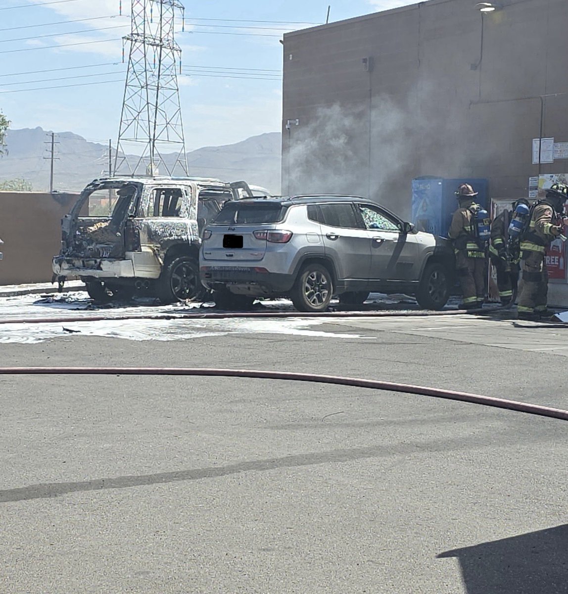 NorthwestFire's tweet photo. Firefighters responded to a car fire at the Circle K at Cortaro Farms and Cerius Stravenue just after 2:30 this afternoon. There were no injuries and they were able to get the fire controlled quickly. Access to the store was restricted. #nwfdaz https://t.co/Xrqs0JZi40