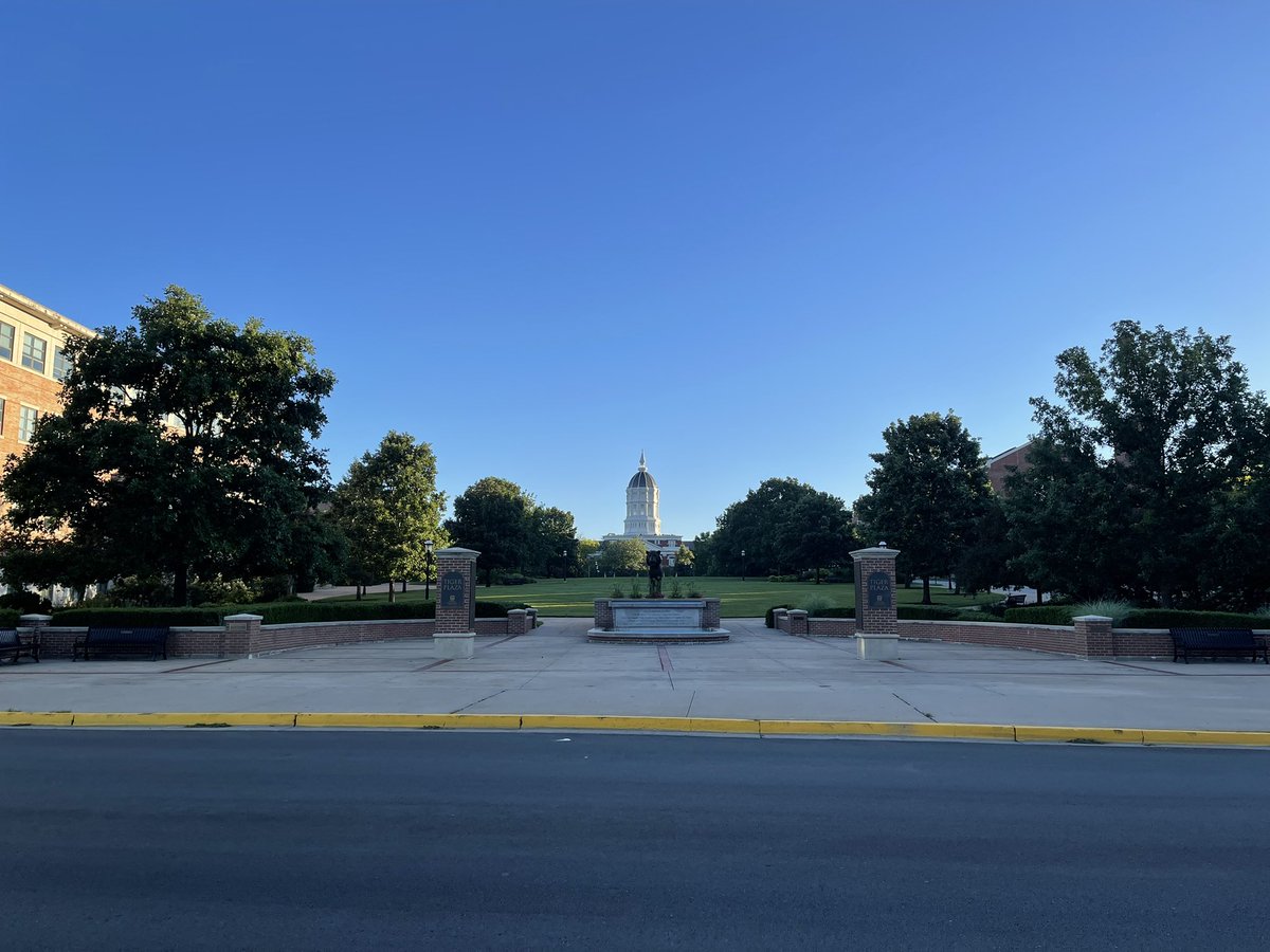 hnastaran's tweet photo. University of Missouri @Mizzou #EarlyMorningCalm #JesseHall https://t.co/qbA77AuzJ0