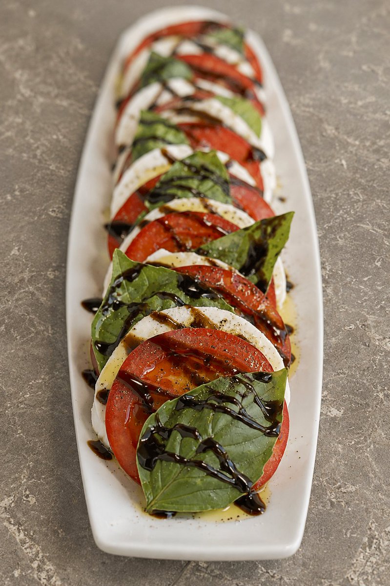 GiuliaMarcheti's tweet photo. 🍅 Caprese question! 🇮🇹

Do you add balsamic glaze to your Caprese salad?

👍🏽 Yes
👎🏽 No

How do you make yours? 😊👇 https://t.co/IbV4J7JwbG