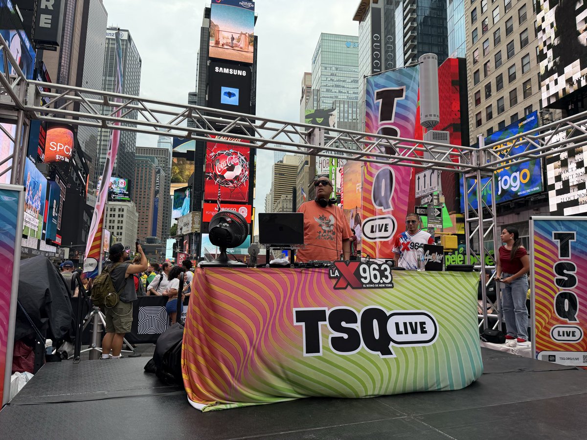 TimesSquareNYC's tweet photo. Having the time of our lives at #TSQLive! 🎶💃🕺🪩 Summer Friday concert with Jessieka  and Radio DJ Lobo @DJLOBO ❤️and a surprise Pop-Up with Charlie Cruz @CharlieCruz 🌟 https://t.co/qCj4KrF6WG 

#TSQLive #NYC #TimesSquare #NYCEvents #NYCFreeEvents https://t.co/wgYHa9RmdU