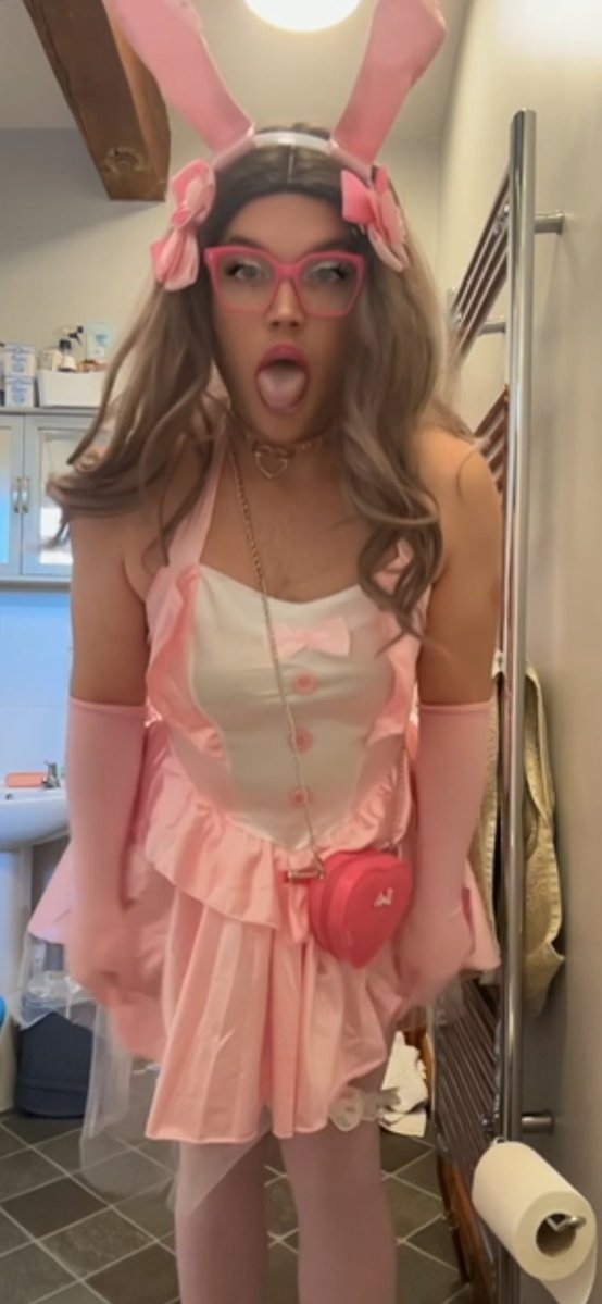 Sissy Amy tweet media