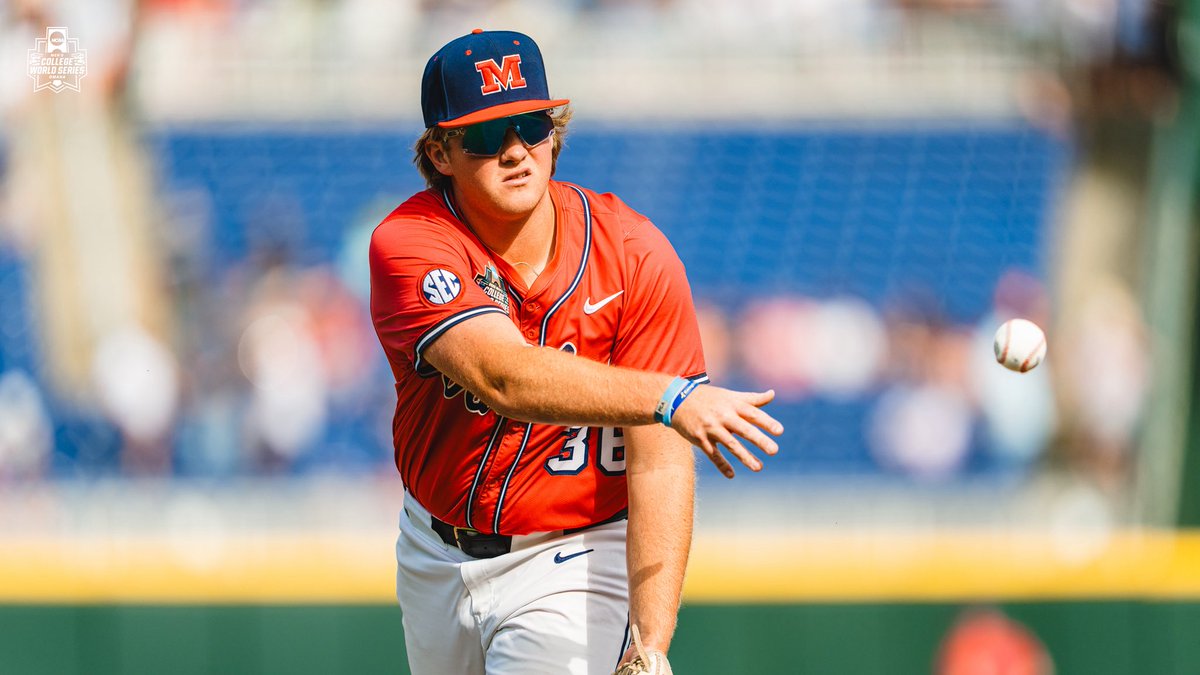 NCAABaseball's tweet photo. Loving the @OleMissBSB warm-up vibe 😎

#MCWS https://t.co/ayGaUaINRG