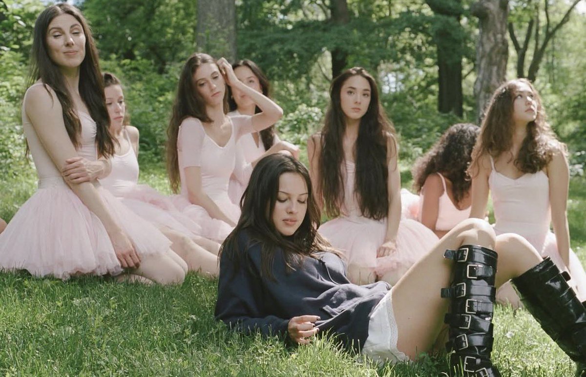 traitolivia's tweet photo. te amo mv de stupid song https://t.co/8PFqXs1pZs