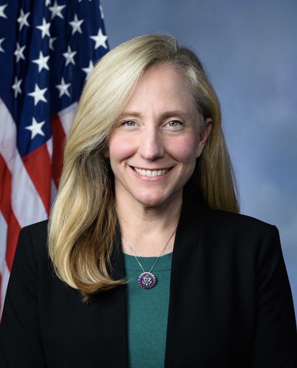 DemzDeliver's tweet photo. 🚨 Gov. Spanberger just signed a bill package to prevent future sickle cell deaths in Virginia.

The bill was named after Candis Gabriella King, a child who died of sickle cell. https://t.co/Owq0XtJlC9