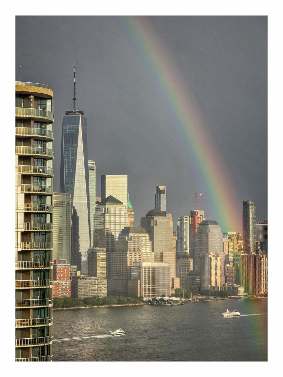 philvenables's tweet photo. Post storm circular rainbow over Manhattan. https://t.co/CkvdPLcmUs