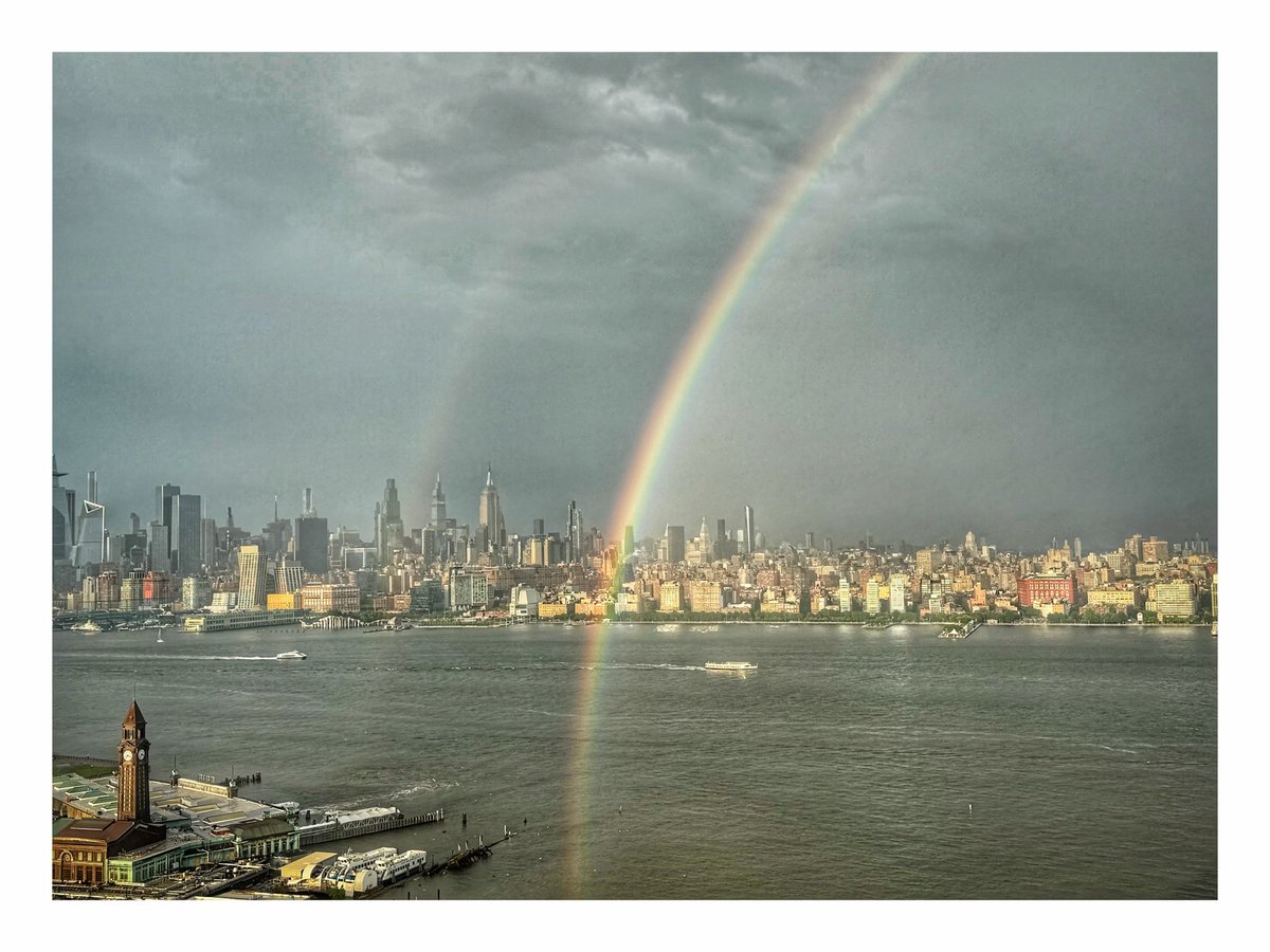 philvenables's tweet photo. Post storm circular rainbow over Manhattan. https://t.co/CkvdPLcmUs