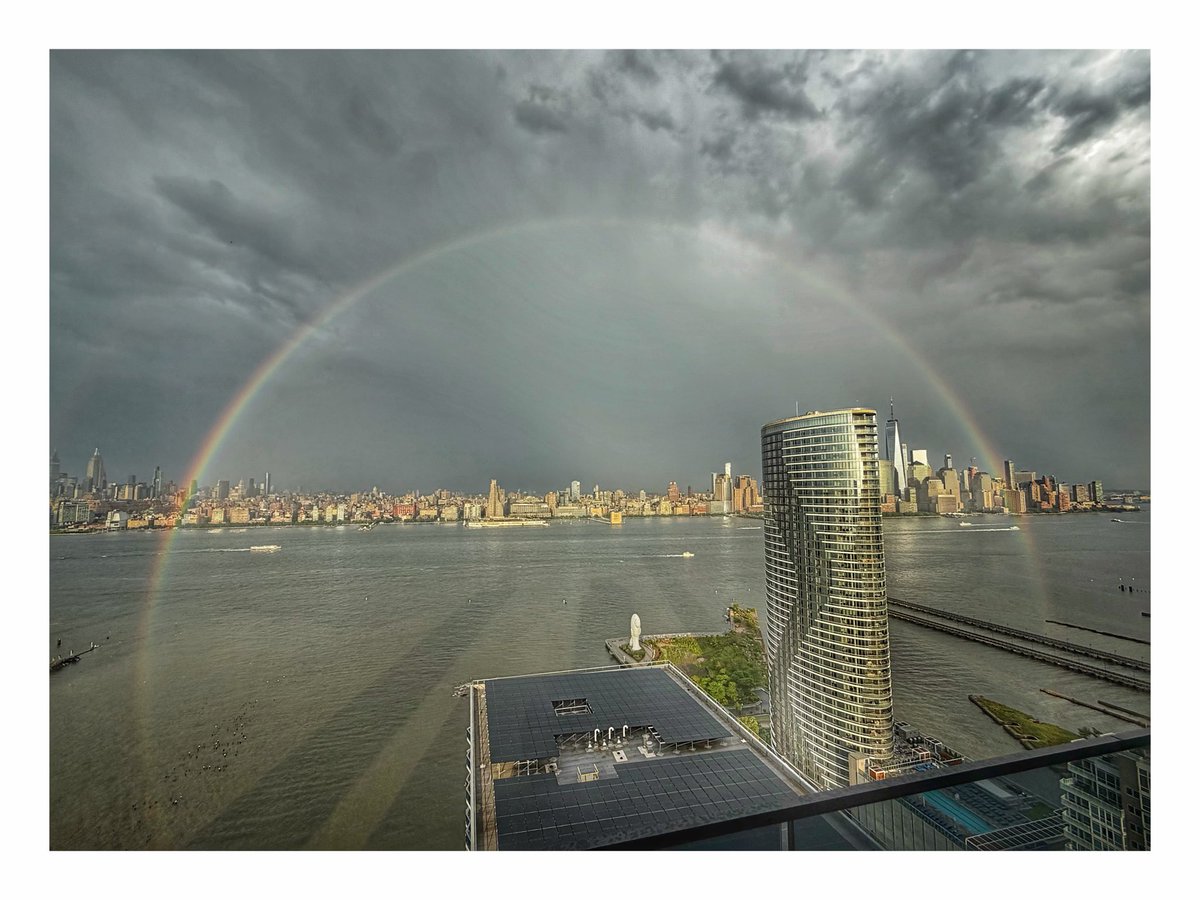philvenables's tweet photo. Post storm circular rainbow over Manhattan. https://t.co/CkvdPLcmUs