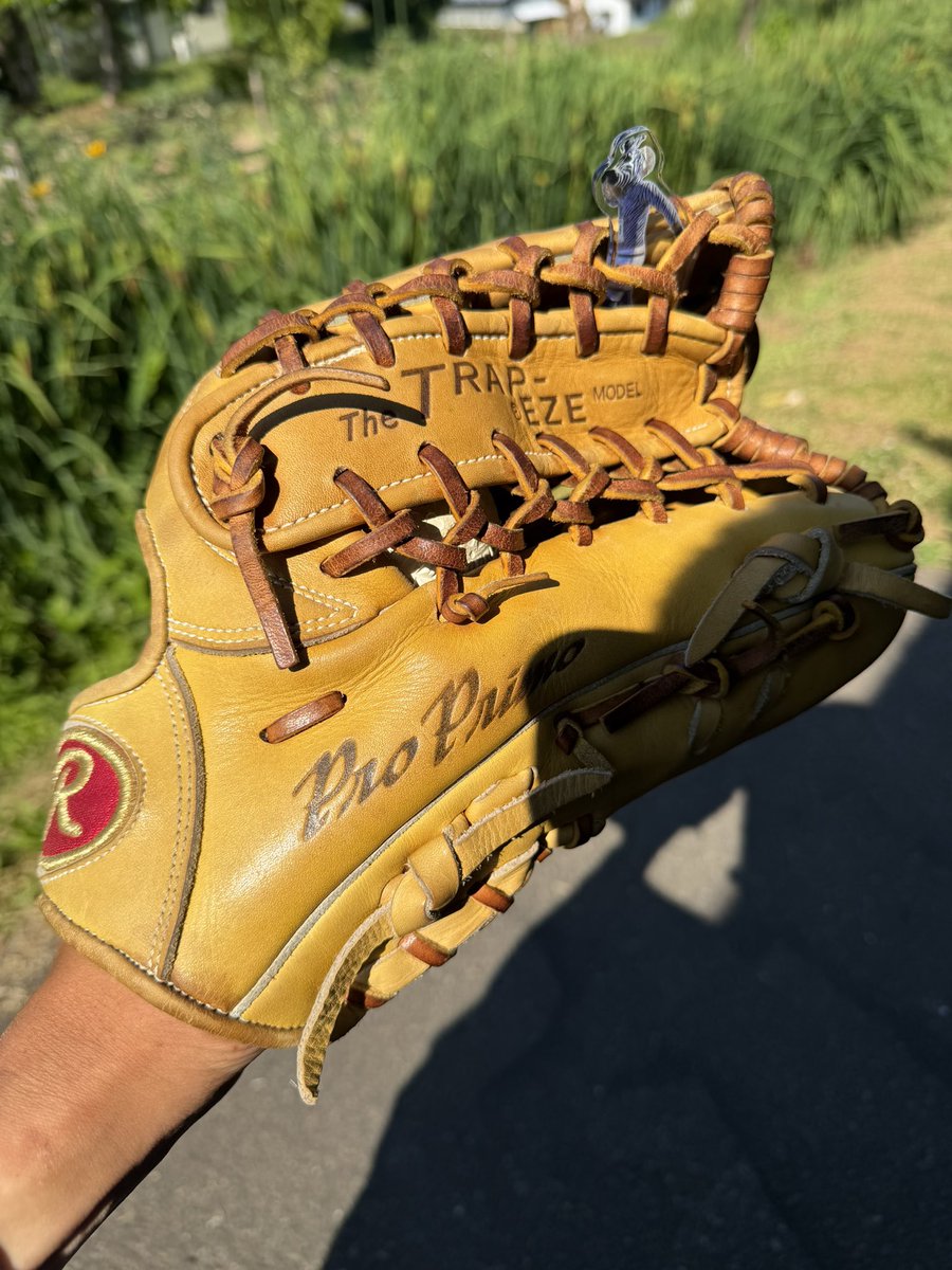 y0mitsui's tweet photo. 今日の野球は体キレキレに動いた💪
でも全然打てなかった。

自分のグローブ写真撮ったからなかなかカッコよかった。
#シマUMA
#きょうのしまうま https://t.co/VdMmsULpz5