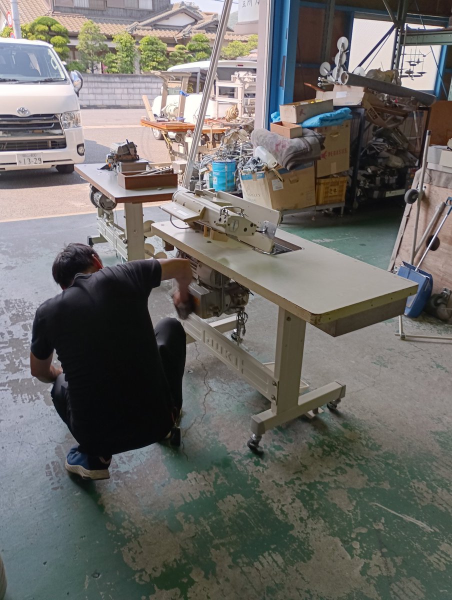 irohaniSewing's tweet photo. 平成さん
国内販売のミシン
清掃、整備中

どちらも極上ミシン https://t.co/FyGHlAqmaK