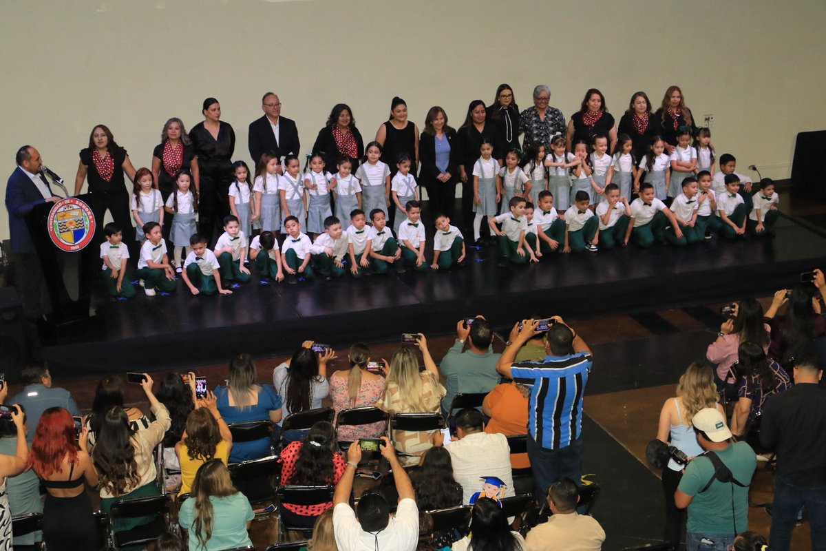 SoyUnison's tweet photo. Así como lo expresaron en una canción, hoy fue el último día, el último pase de lista para 42 niños y niñas que terminaron su etapa preescolar en el Centro de Desarrollo Infantil (CDI) de la Universidad de Sonora: https://t.co/mGD8OqTrG1 https://t.co/L6RidXXsSB