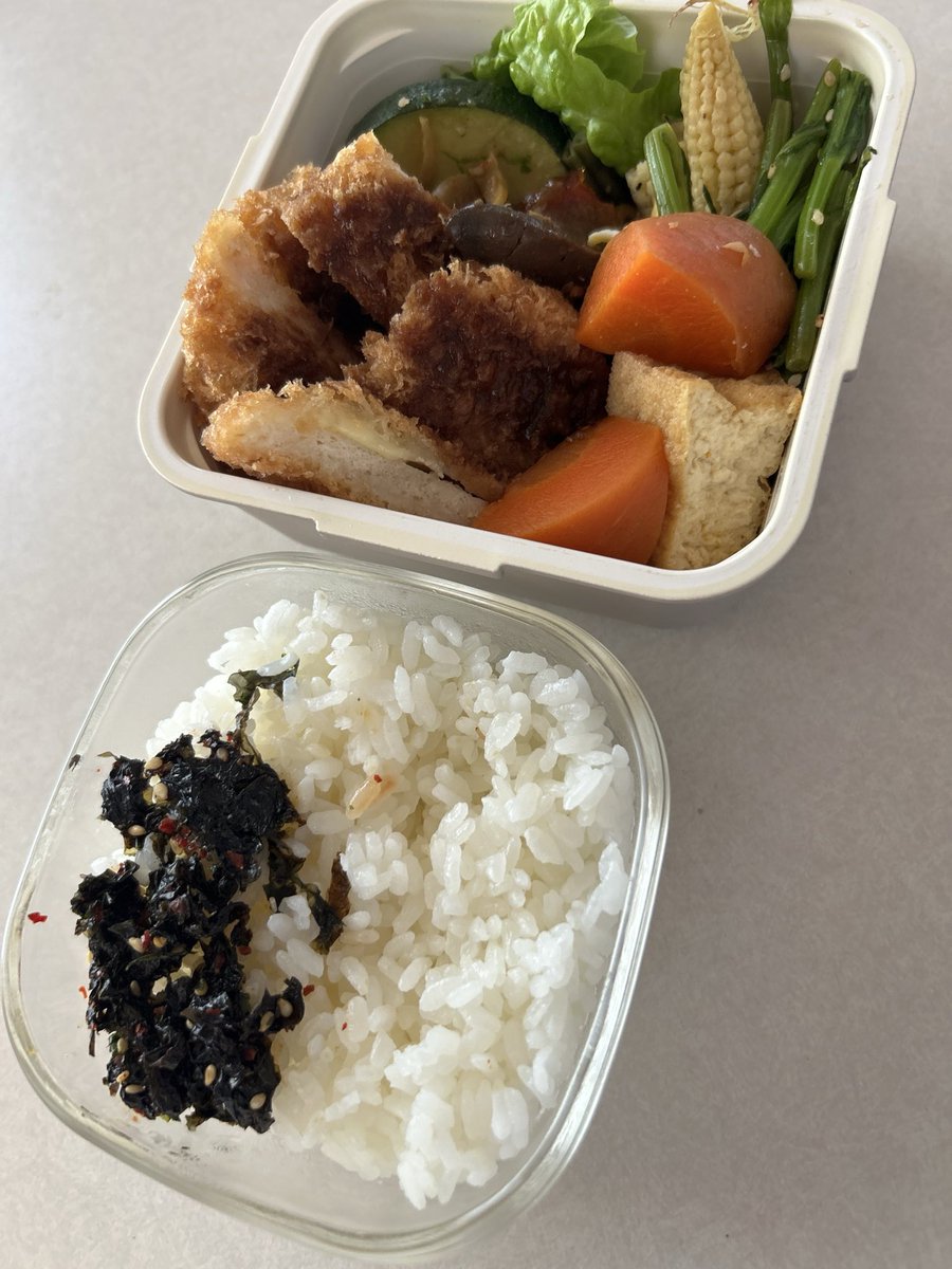 gotothefuture9's tweet photo. お弁当！
#チキンカツ 
#煮物 
#ヤングコーン https://t.co/7YMUuyzP0J