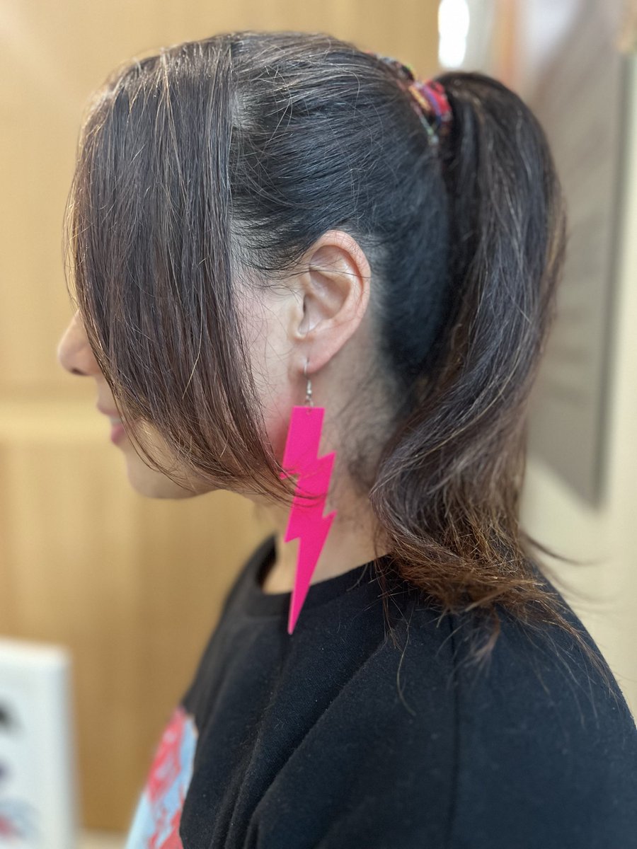 baji_sumagura_'s tweet photo. ありがとうございます
53歳が通ります

誰にも迷惑かけてなかったら
好きな格好してええねん

よそ様の服装にいちいち苦言する人
さぞや見惚れるようなご立派な
格好してはるんでしょうなあ

うっせえわ https://t.co/FP9YQD8aM5