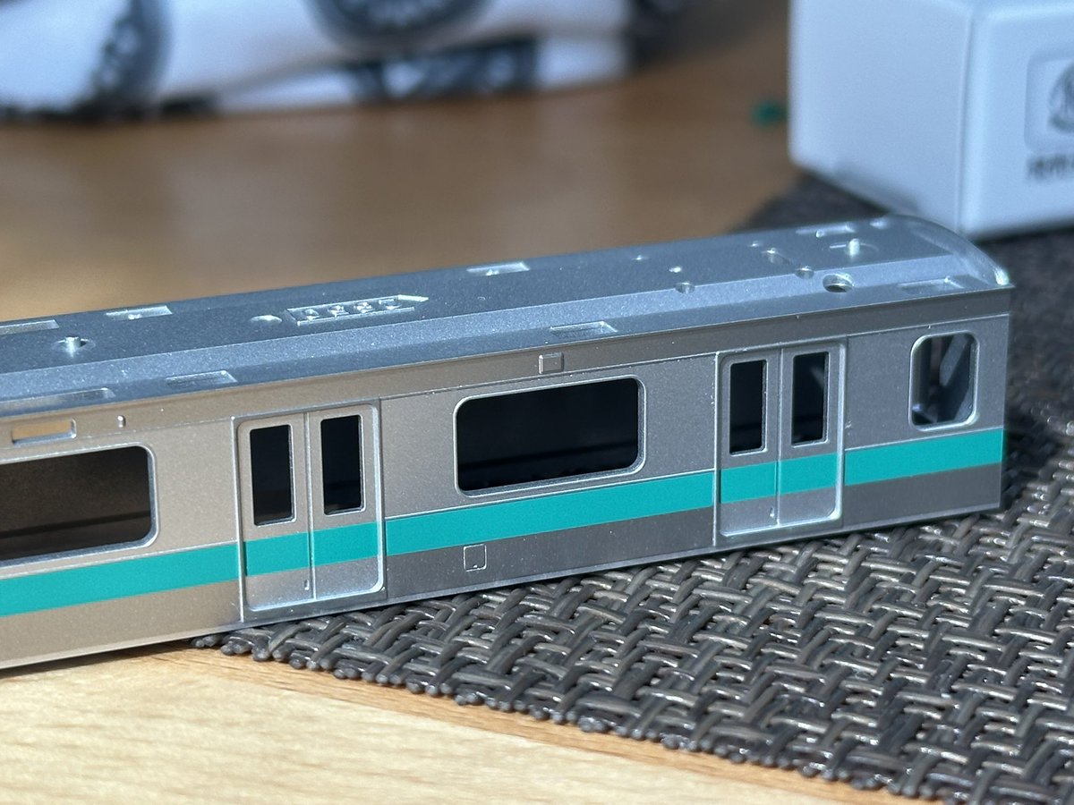 mtdMH001's tweet photo. ほぼ同じ色調で幕板塗装成功 https://t.co/mNDL7f34aX