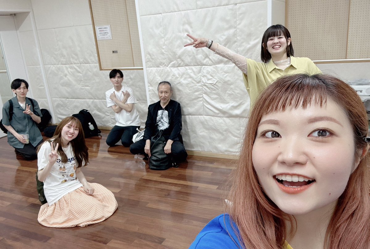 mrkrcno's tweet photo. #サメの背にカニ 顔合わせしてきたーー！🦈🦀
テンキも清家さんも千英乃さんも瑛三も竹原も颯も役ぴっっっったりで読み合わせめっちゃ興奮！！！！立ち稽古楽しみすぎ🧑‍🩰これから１ヶ月がんばるぞー！
皆さまぜひ観に来てくだせあーーー🫵🏻🫪
🎫 https://t.co/XWg40yBjuY https://t.co/gQIvCIxLIa