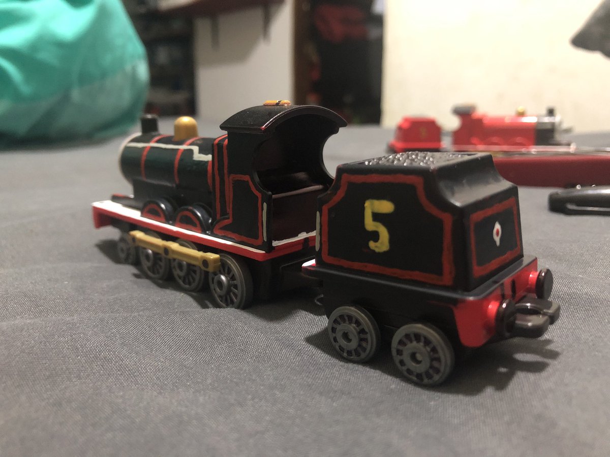 SodorPro's tweet photo. Since I already have a normal 80th anniversary ‘Metal Collection’ James from that ‘Amazon’ gift pack I got last year. I decided to turn this new James into a custom black one. https://t.co/DlzrLxJ6di