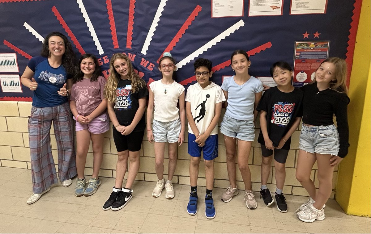 Franciii500's tweet photo. A super busy but also absolutely fantastic Friday, celebrating our phenomenal @PS55SI 5th graders at school and @FerryHawks  field. Seeing them paint, learn, play, participate in demo lessons, and enjoy each other’s  company fills my heart with joy! #PS55ShiningWithPride 🤩💝🎉 https://t.co/KPcfU1jnY4