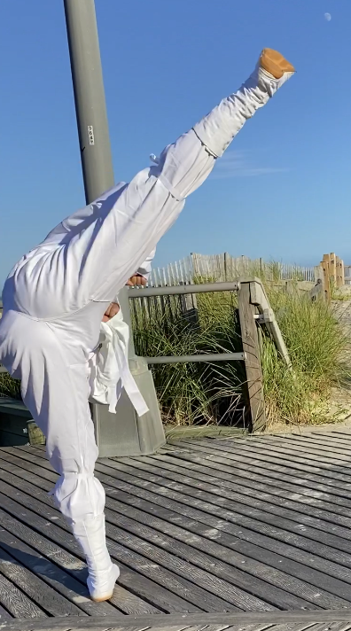 MexiNinjaBoi's tweet photo. Me, as White Ninja on the Atlantic City Boardwalk. Getting a 💪🏽🥷🏽 Getting a Spinning Hook Kick in with a WIDE OPEN LEG SUGGESTIVE SHOT! 😈🍑
#muscleflex #whiteninja #ninja #ninjas #martialarts #mexicano #ninjapride #martialart #ninjutsu #tabiboots https://t.co/K8VQPoOENY