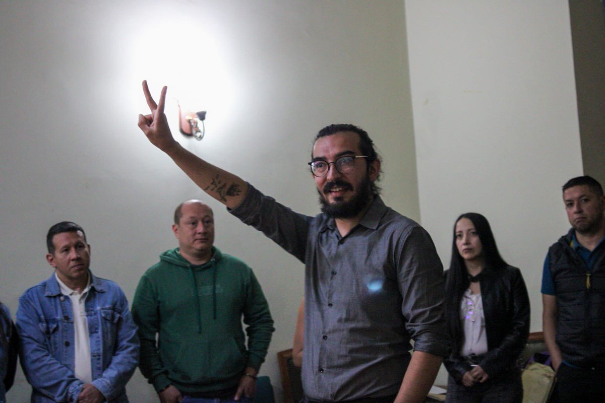 URestitucion's tweet photo. 📍En la Dirección Territorial #Nariño se desarrolló una jornada de cultura organizacional y cuidado psicosocial, un espacio promovido por Secretaría General y orientado al bienestar, la integración y el fortalecimiento del equipo de trabajo. A través de actividades participativas y reflexivas, se abordaron temas sobre autocuidado, la salud emocional y la construcción de un entorno laboral más humano y colaborativo. 🤝✅