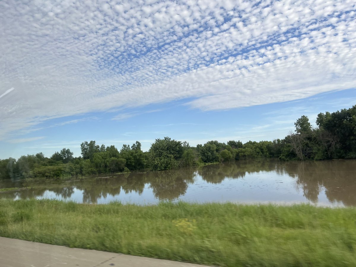 Patrick55636327's tweet photo. @ReedTimmerUSA @accuweather Just to the west, the grand river near Chillicothe is deep into moderate flood stage. Near 32.5 ft last check flood stage is 24ft. https://t.co/ceWrAM7saf