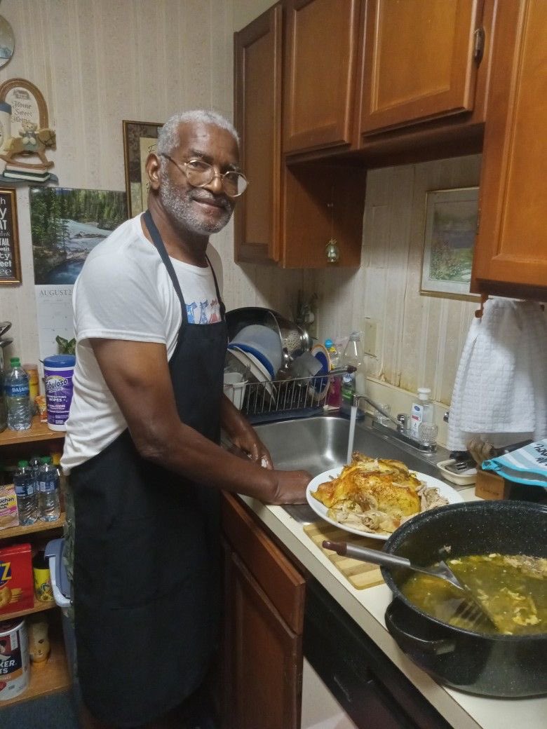 NicolasPepper1's tweet photo. Be honest, have you eaten food cooked by your father? https://t.co/P0urX6kAuT