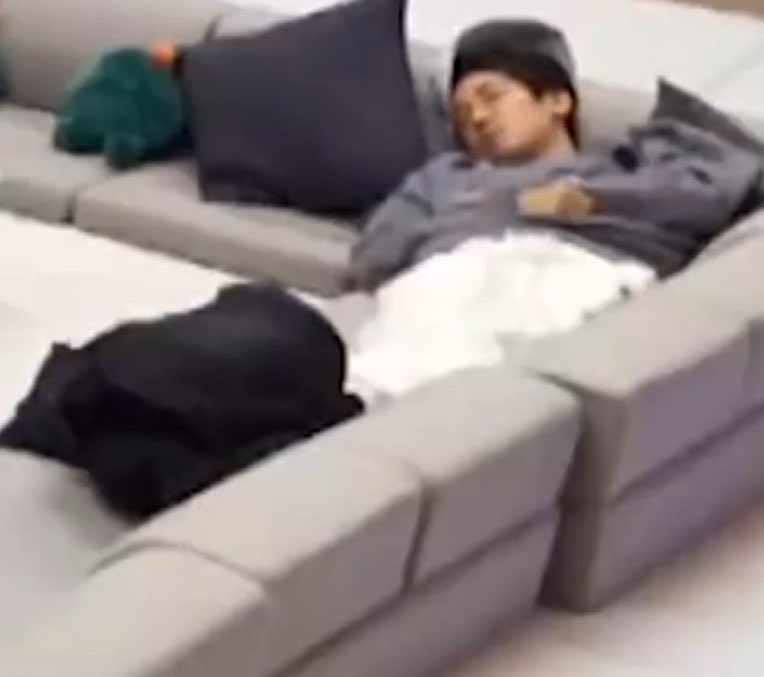0lakshmishiva0's tweet photo. 저너너💜주말 푹 쉬룜 🛌 https://t.co/7i0eZqz4xC