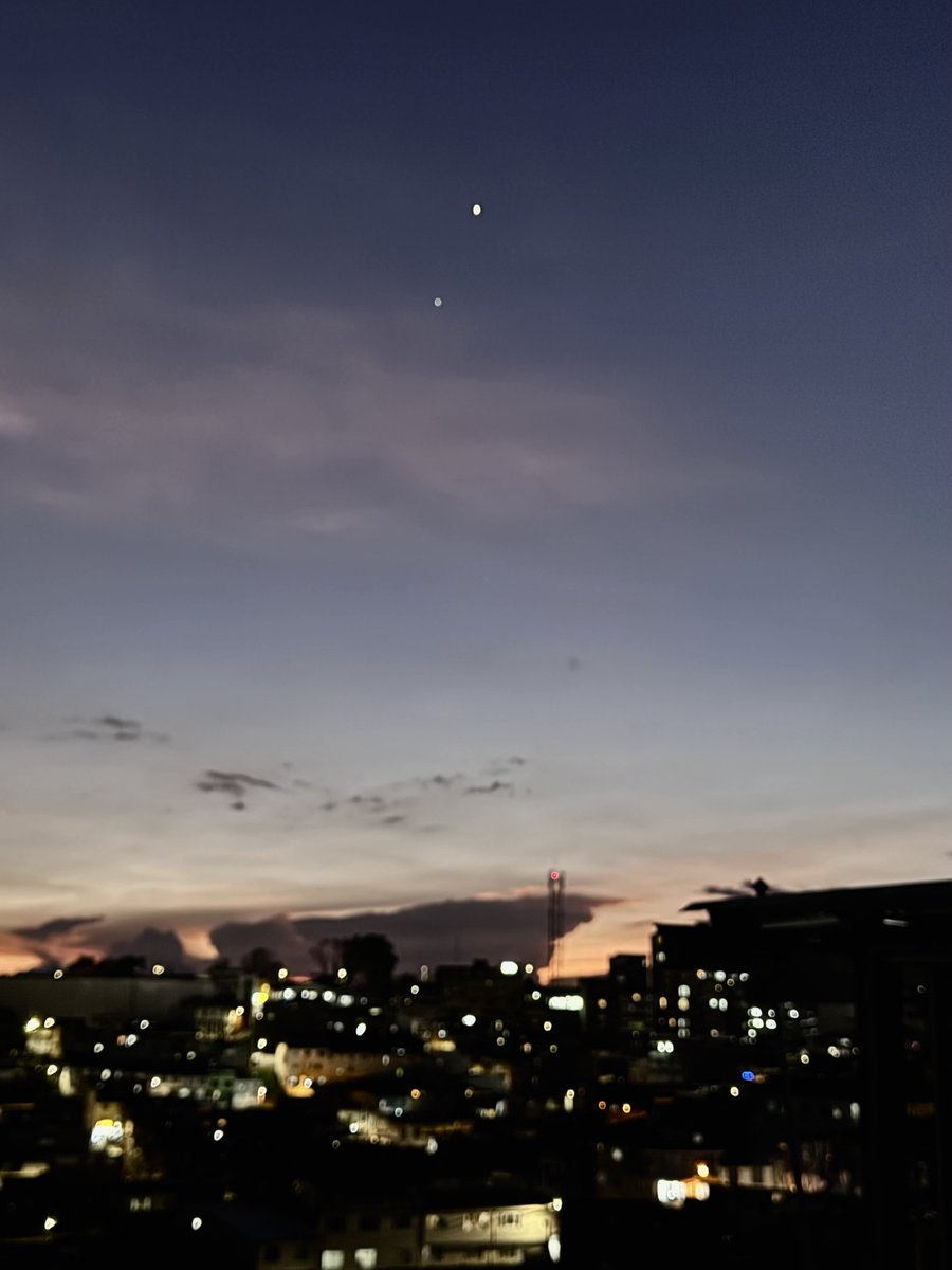 rdescobar's tweet photo. Jupiter y Venus echándole un ojo a Manizales https://t.co/CJHPJ70NSr