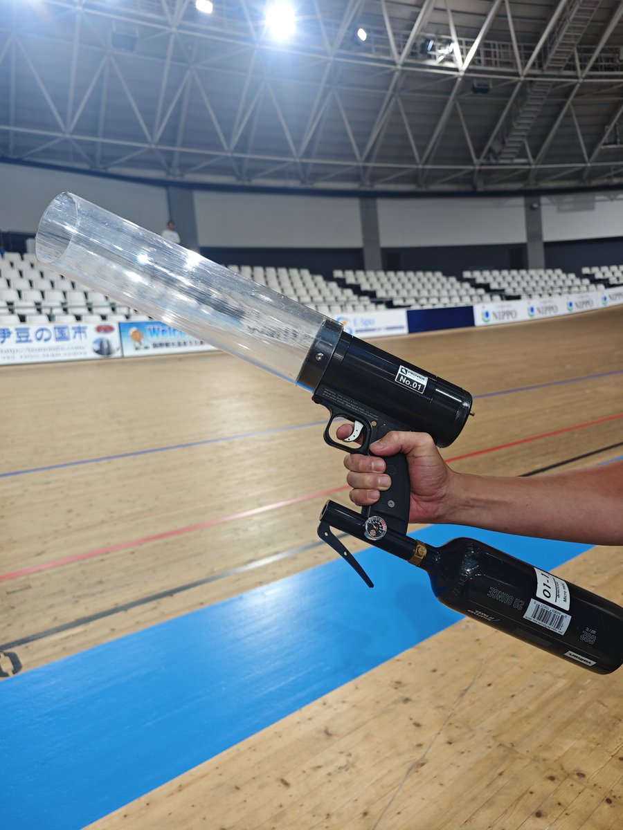 JCF_event's tweet photo. 全日本トラック
本日のお昼のイベントではRCカー（ラジコン）でケイリン＆バズーカプレゼント実施します！！

昨日RCカーのシミュレーションをしましたが、迫力が凄いですね👏

お昼頃実施予定ですので、現場でもLIVEでも是非見てください🙆🏻‍♂️

 #全日本トラック https://t.co/VGcbxfor6u