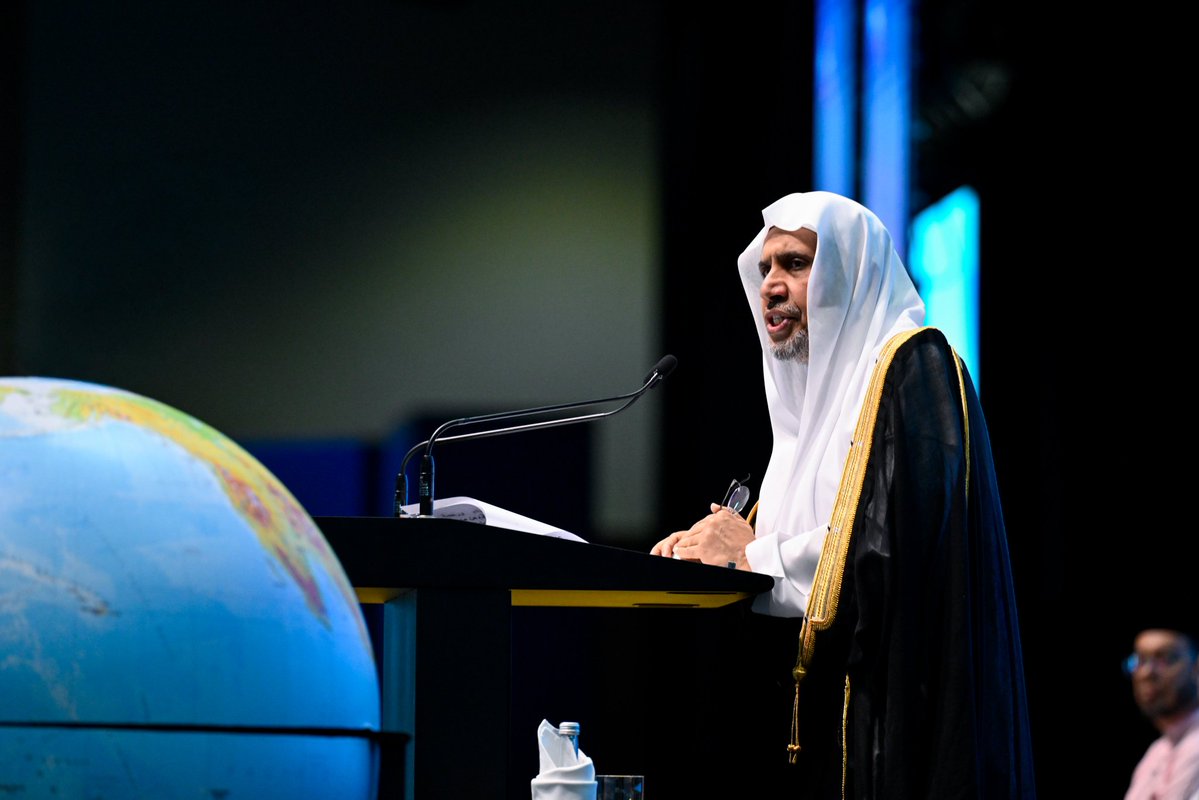 mwlorg_fa's tweet photo. در پایتخت مالزی، «کوالالامپور»:

تصاویری از سومین اجلاس بین‌المللی رهبران دینی که با حضور جناب آقای دکتر شیخ ⁧#محمد_العیسی⁩ ⁦@MhmdAlissa⁩، دبیرکل سازمان همبستگي جهان اسلام و رئیس انجمن علمای مسلمان برگزار شد؛ ایشان به عنوان سخنران اصلی مراسم افتتاحیه در این اجلاس حضور یافتند. https://t.co/efObMz2i6R