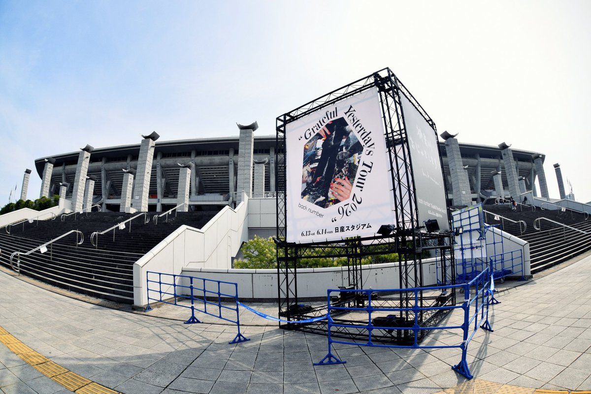 backnumberstaff's tweet photo. 5大スタジアムツアー🏟️
"Grateful Yesterdays Tour 2026"

📍4箇所目
【神奈川】日産スタジアム 1日目

本日、最高気温28℃前後と暑くなる見込みですので、熱中症対策・水分補給を☀️🥤

会場は混雑で電波がなくなります。
電子チケット・MAPなどは事前に保存・ダウンロードをお忘れなく⚠️

https://t.co/avTYn5LKGr

#backnumber  
#backnumberスタジアムツアー
