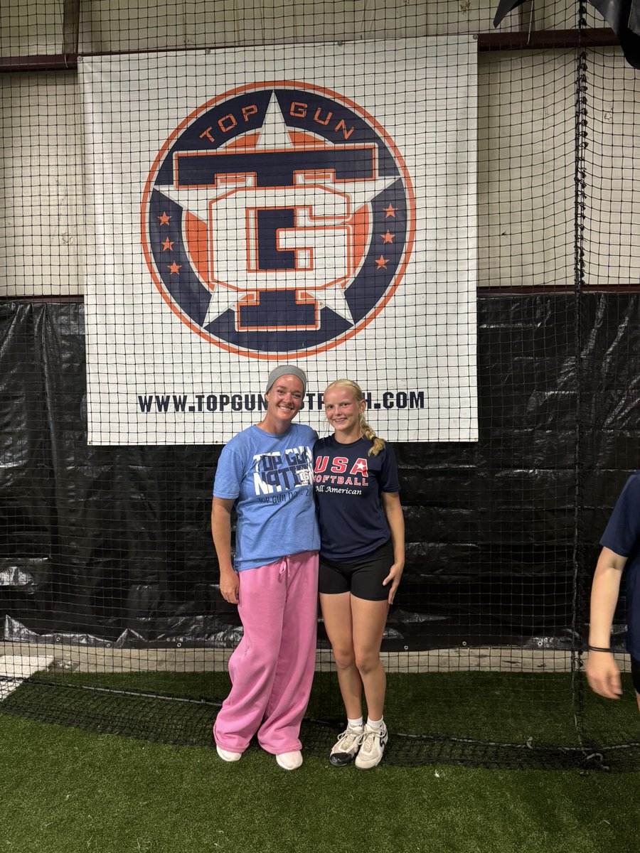 XLD2031's tweet photo. Had a great post–pool play session with one of the best in the game @DrRandiDavis!! Locked in on sharpening the rise ball movement and dialing in that backdoor curve… small details, big difference. Always leveling up! 🧡💙✈️@topgun_skim @brooklyn61255 @KaelynnCarnes24 @Kennedyk_2030 @BellaJade26 @TGA_Turner @TGASciara