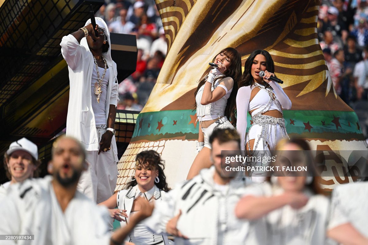 jingjingxx_'s tweet photo. LISA, Rema and Anitta perform during the opening ceremony of the 2026 FIFA World Cup 🏆🤎✨

LISA OPENING CEREMONY
#LISAxGOALS #LISAxFIFAWorldCup https://t.co/T44N9bYilQ