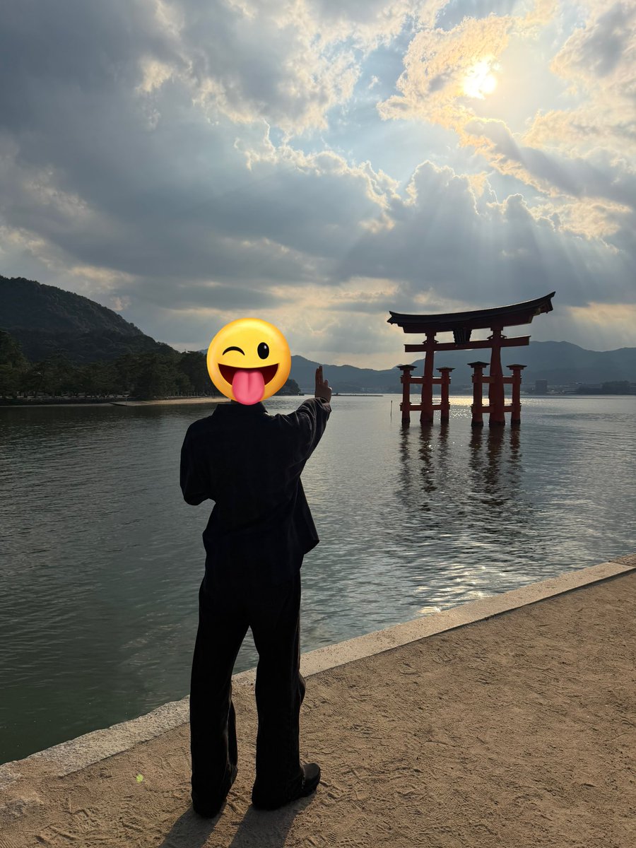 noucha_a's tweet photo. Day1 広島
牡蠣に厳島神社に御朱印帳に広島焼き
最高に良いところでした！
牡蠣は2人で80個くらい食べた🤤 https://t.co/vIGB3FpANd
