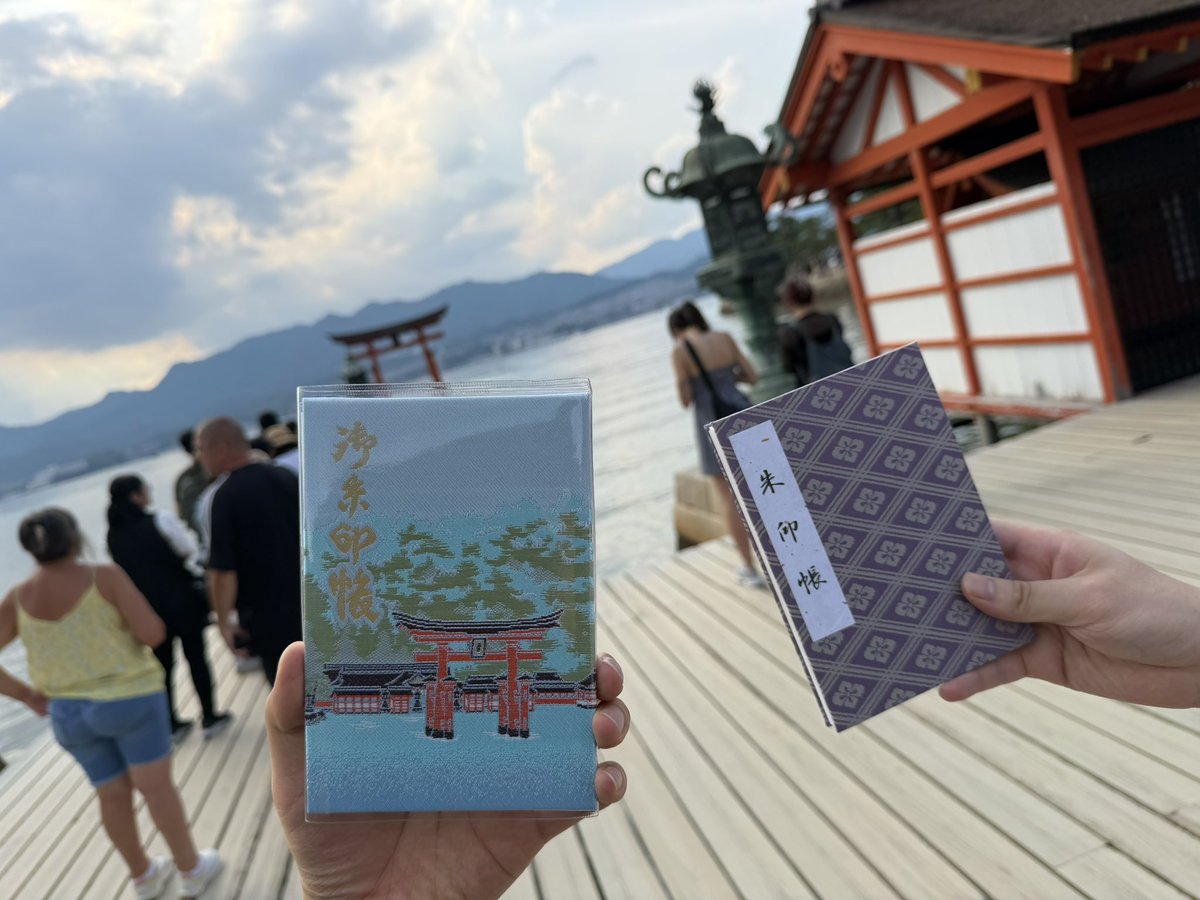 noucha_a's tweet photo. Day1 広島
牡蠣に厳島神社に御朱印帳に広島焼き
最高に良いところでした！
牡蠣は2人で80個くらい食べた🤤 https://t.co/vIGB3FpANd