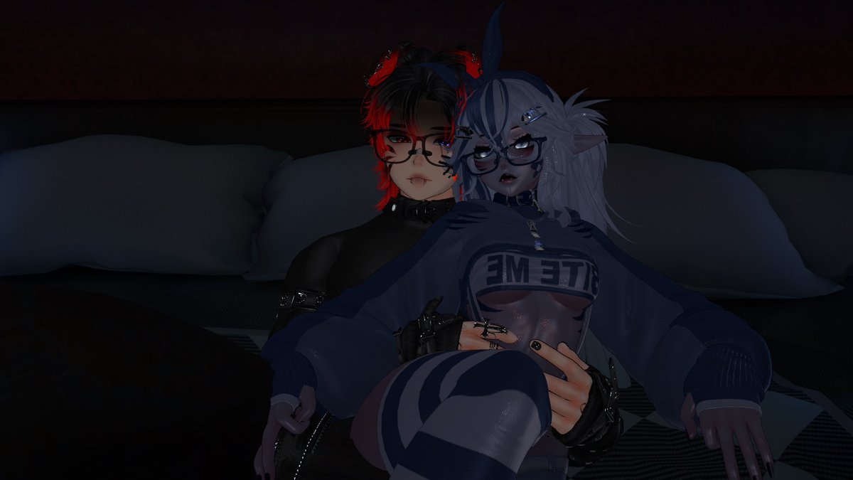 Rayneblack69's tweet photo. Just got done making my first video with my pooks @CyberShyVR gonna post it soon after I’m done editing it a lil 😊😊😘

#vr #erp #nsfwtwtًً #nsfw #shark #nsfw #collab https://t.co/zfZNLuQ7kz