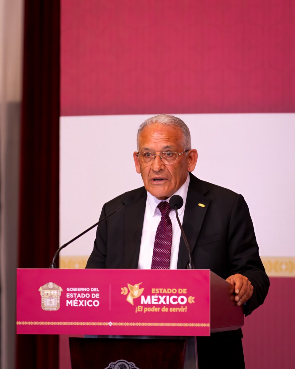 CMIC_Edomex's tweet photo. "En la CMIC, edificamos mucho más que obras, caminos y puentes; somos aliados estratégicos en la construcción del desarrollo, la competitividad y la prosperidad de nuestro estado”, dijo Gustavo Berrelleza Valdez, presidente de la CMIC, Delegación Estado de México.
#TomaDeProtesta https://t.co/b2F61iA53Z