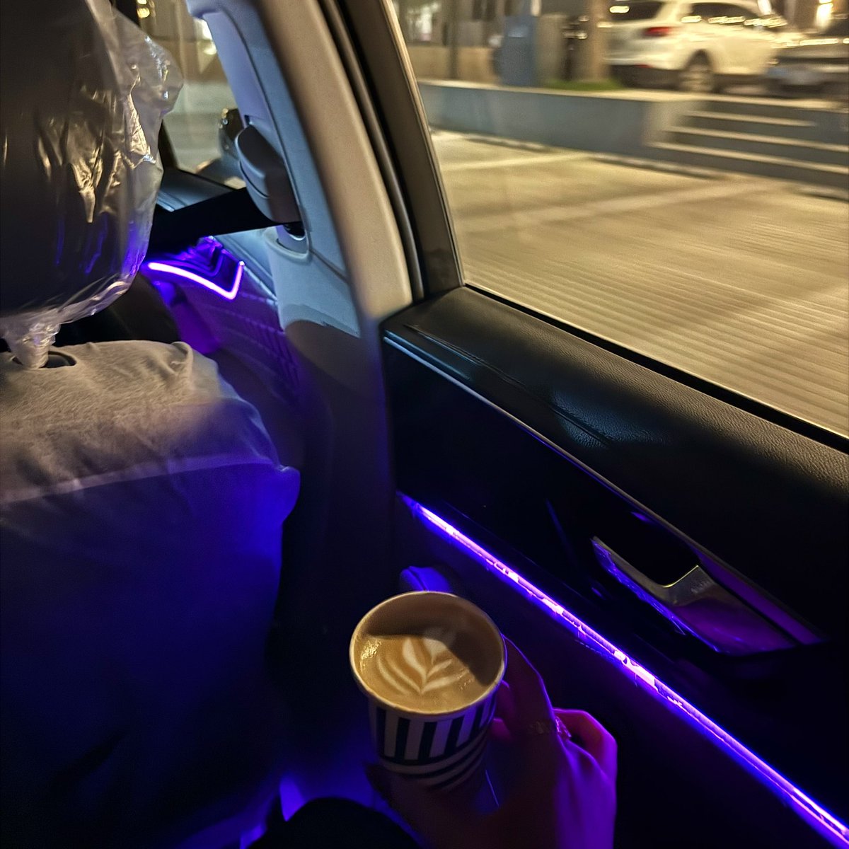 AishaAlhashem's tweet photo. -شعور الليلة :

حزين إي والله إن قلبي حزين وخاطري مكسور 
لو أضحك وأتظاهر بالسعادة يا بحر جدّه

وأنا يا بحر يوم أصدّ وأخفي دمعتي معذور
لك الله يا بحر صدّيت والصدّه هي الصدّه

-ضيدان بن قضعان https://t.co/bBpgy2AcMj