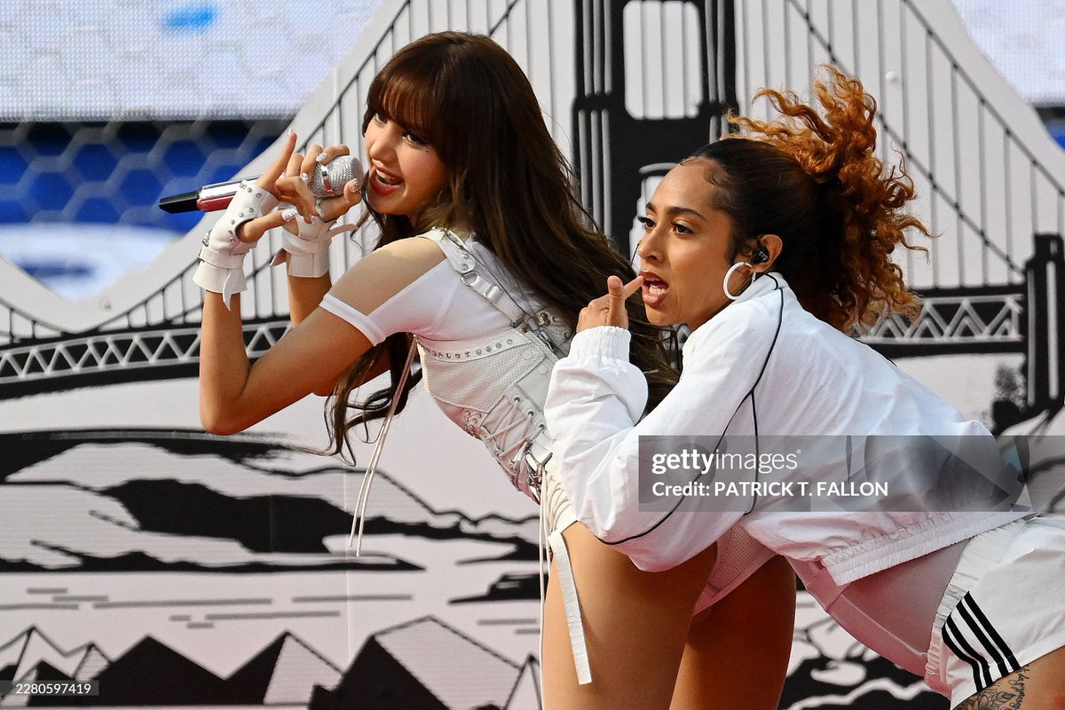 LaliceUpdates's tweet photo. #LISA performs during the opening ceremony of the FIFA 2026 World Cup ⚽️

@wearelloud @FIFAWorldCup
 
LISA OPENING CEREMONY
#LISAxGOALS 
#LISAxFIFAWorldCup https://t.co/0LJBbKQgZb