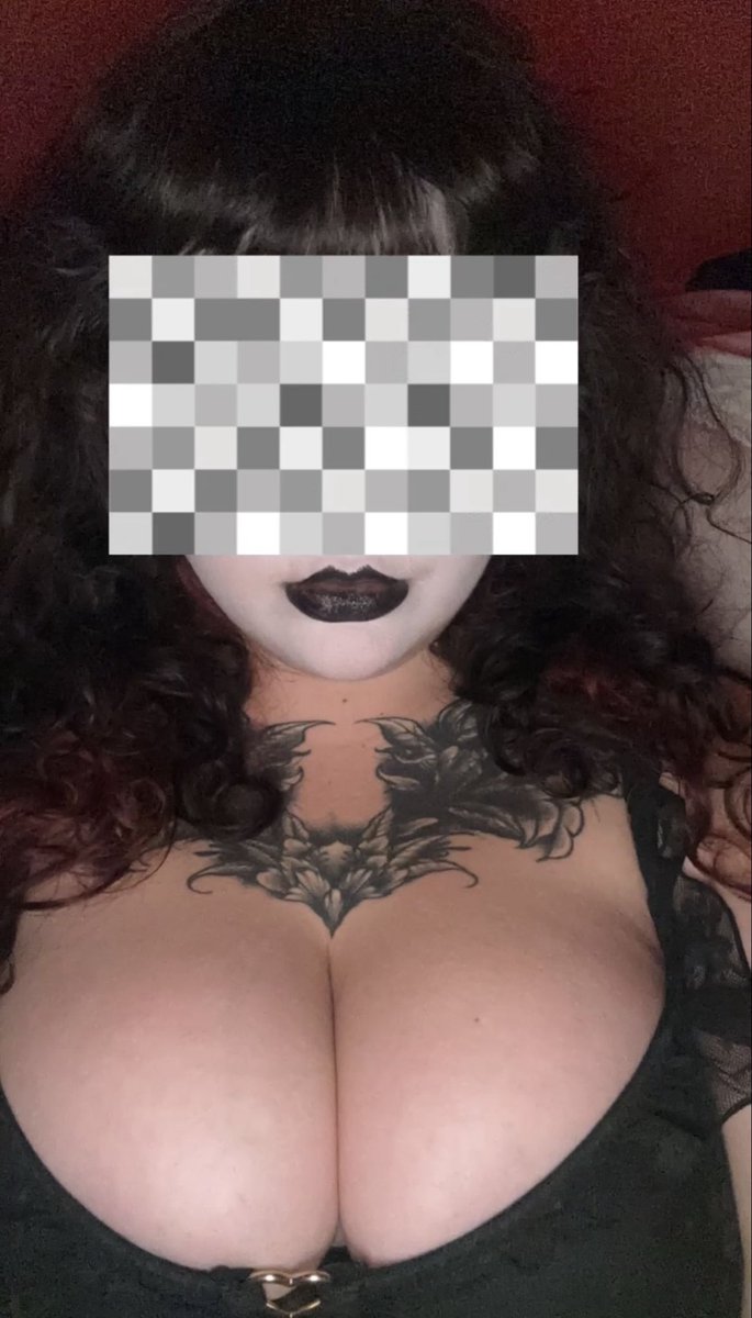 dregoona's tweet photo. use my tits as a pillow?
#nsfwtwt #goth #curvy https://t.co/GoNrJiEeP1