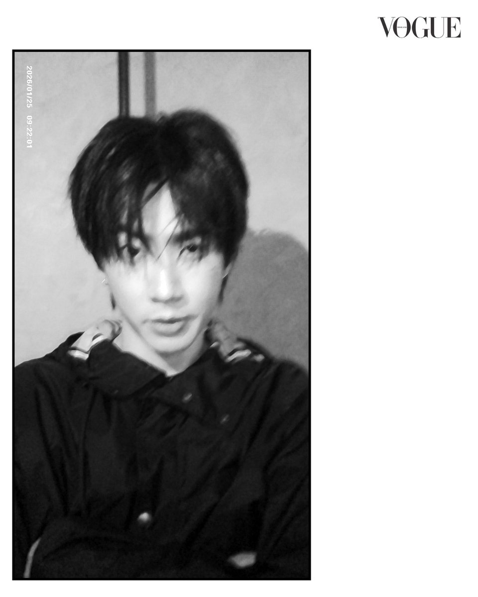 VogueThailand's tweet photo. #VogueReports เก็บตกบรรยากาศของเหล่าแขกคนสำคัญด้วยดิจิแคมที่ระลึกจากบัตรเชิญงาน Burberry ณ The Standard Mahanakhon ที่มาร่วมถ่ายทอดเรื่องราวของการแปลงโฉมจุดหมายปลายแห่งฤดูร้อนให้เป็นโอเอซิสสไตล์อังกฤษ นำโดยแบรนด์แอมบาสเดอร์อย่าง ‘ไบร์ท-วชิรวิชญ์’ @bbrightvc พร้อมด้วย ‘จุง-อาเชน’ @ChenRcj, ‘แซนต้า-พงศภัค’ @Ppsanta, ‘มีน-นิชคุณ’ @nichameen8, ‘ออฟ-จุมพล’ @off_tumcial และ ‘มิลลิ-ดนุภา‘ @millimdk นอกจากนี้ยังมีแขกจากประเทศเกาหลีทั้ง ‘Bailey Sok’ และ ‘Woochan’ จากวง AllDay Project รวมถึง ‘Lee Ho-jung’ ที่มาร่วมบันทึกความทรงเก็บกล้องดิจิแคมไซซ์จิ๋วในครั้งนี้ #Burberry #BurberrySummerBKK 

ภาพ: Nattanam W.