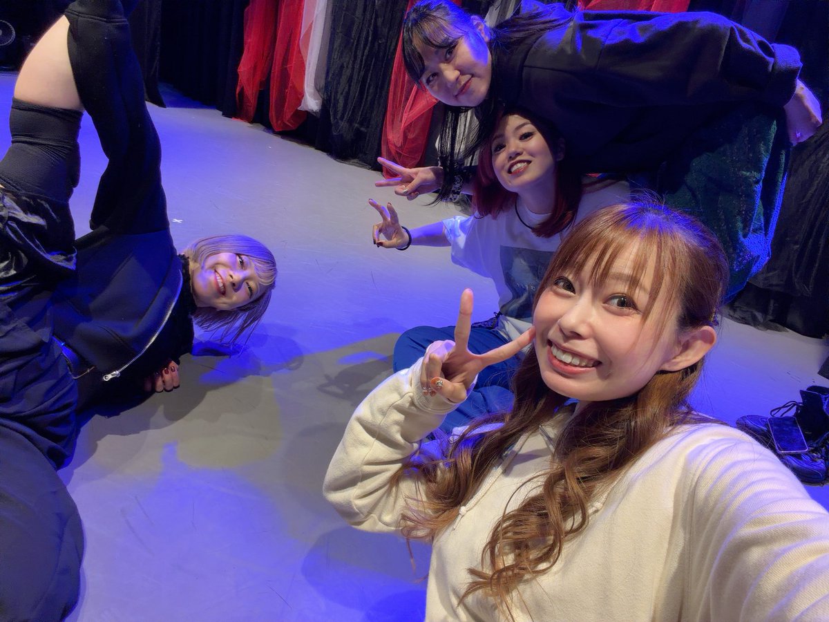 811284916's tweet photo. 1公演目しゅーりょー！！！
ご来場ありがとうございました！♪

物販もぜひぜひ！
賑やかなラインナップなので！
覗いてみてください☺️🩷

#ゾウアイ https://t.co/8RxSDTw4bm