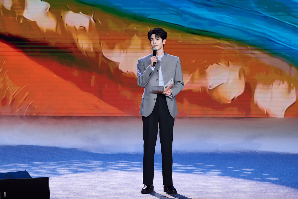 everydayzlh's tweet photo. •061326• zlh studio weibo update 🪐

studio shares more pics of #zhanglinghe at 18th Straits Forum in xiamen today 🌟📸 https://t.co/eAO6dHHk32