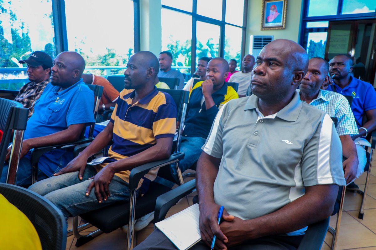 Gcla1895's tweet photo. Ofisi ya Kanda ya Mashariki, imetoa mafunzo kwa madereva wanaosafirisha Kemikali, mafunzo hayo yamefanyika mkoa wa Pwani, Kibaha katika Ukumbi wa kampuni ya Delina Oil and Gas Distributors, Juni 10, 2026. https://t.co/3gpjghAzpm