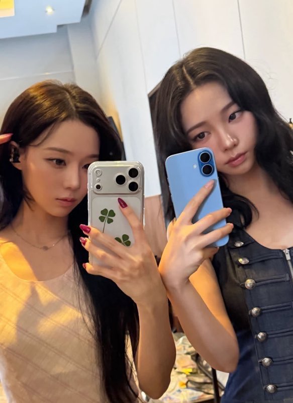 joyminjeong's tweet photo. jiminjeong selcas in 2026♡ https://t.co/p5n5wSIZDy
