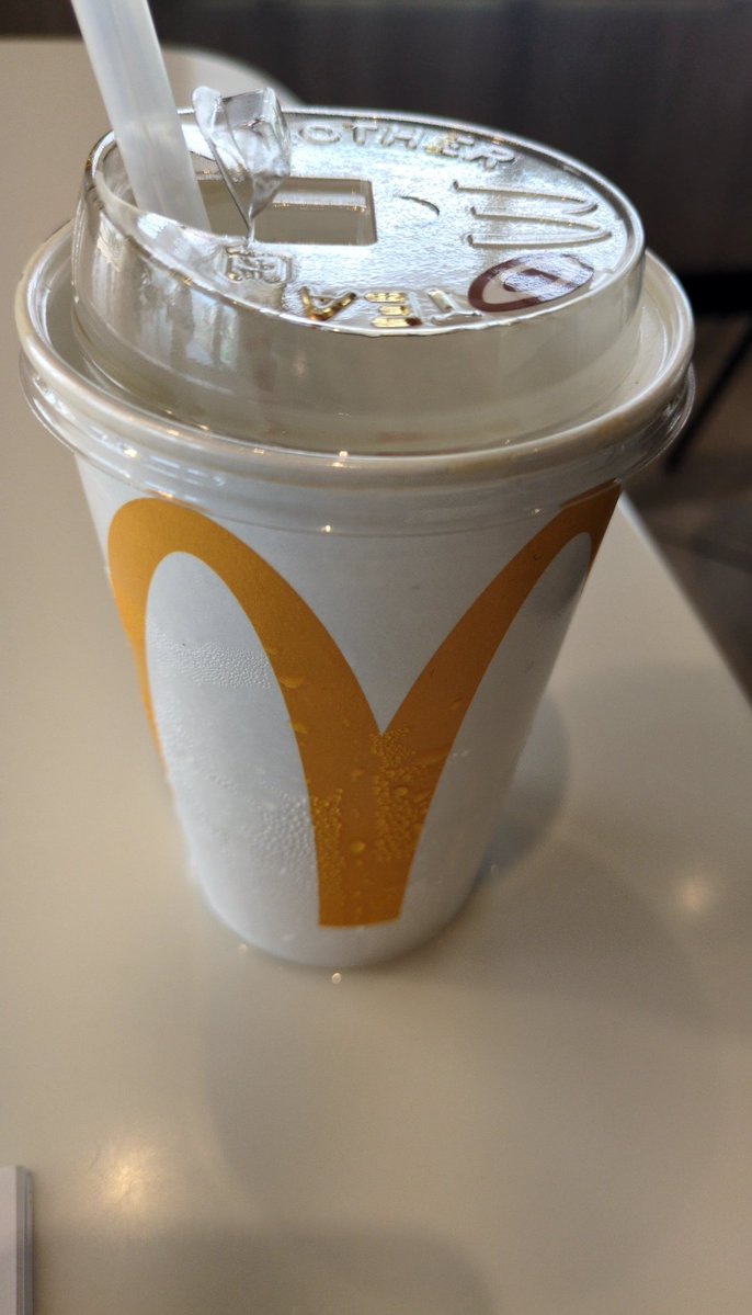 sin08473846's tweet photo. マックにて☕ https://t.co/d20LSKoB2r