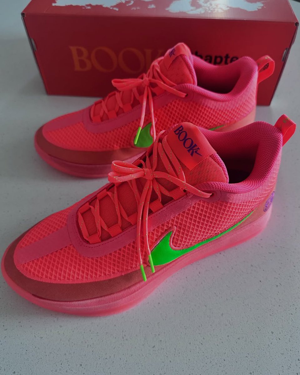 ComplexSneakers's tweet photo. The “EYBL” Nike Book 2 PE was spotted earlier this year during Nike’s EYBL session 3 in Kansas City, what are our thoughts on the PE? 📚

📸: (IG) dbookone https://t.co/aCyTJwG2KI
